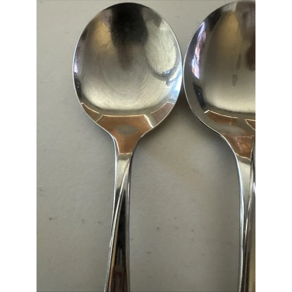 International Silver 100 stainless steel Impression Round Soup Spoon USA‎